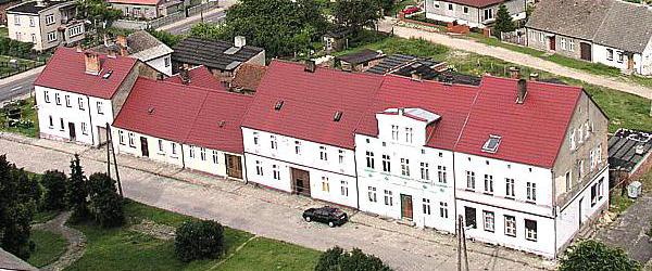 Dobiegniew -- &Ouml;stliche Randbebauung des Marktplatzes (Pl. Starca) 2005