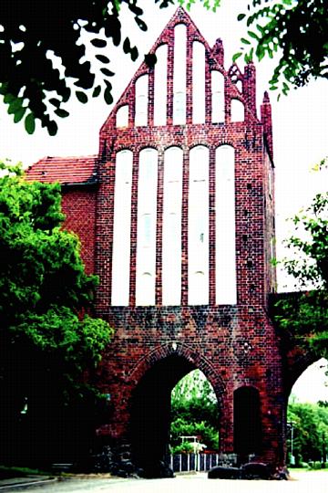 Friedeberg -- M&uuml;hlentor in Friedeberg (Strzelce) um 2000