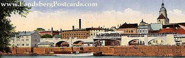 Landsberg/Warthe -- Der Eisenbahndamm am Ufer der Warthe