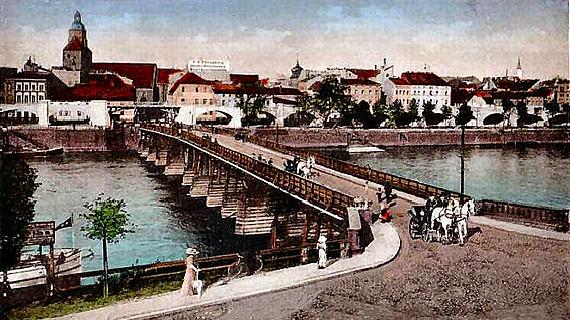 Landsberg/Warthe -- Blick &uuml;ber die Warthe-Br&uuml;cke auf das Zentrum um 1900