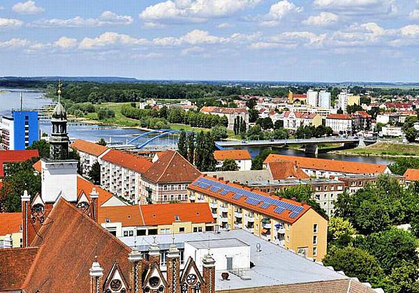 Frankfurt/Oder -- Blick zur Oder-Br&uuml;cke 2011