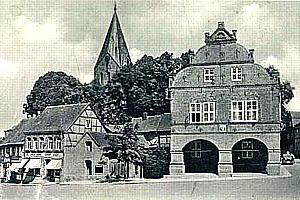 Gadebusch/Mecklenburg -- Markt mit Rathaus 1940