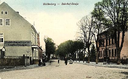 Woldenberg -- Bahnhofstra&szlig;e mit Hotel