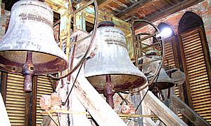 Woldenberg -- Die 3 Glocken im Kirchturm