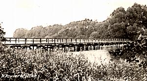 Hermsdorf bei Woldenberg -- Klavierbr&uuml;cke