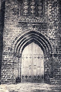 Woldenberg -- Marktportal der Kirche