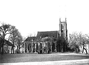 Woldenberg -- Stadtkirche mit Marktplatz