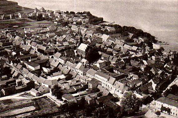 N&ouml;renberg -- Blick auf die kleine Stadt am Enzig-See